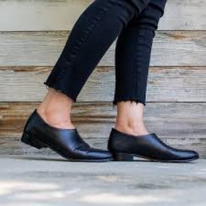 SUTRO FOOTWEAR niagra black slip on mule shoe